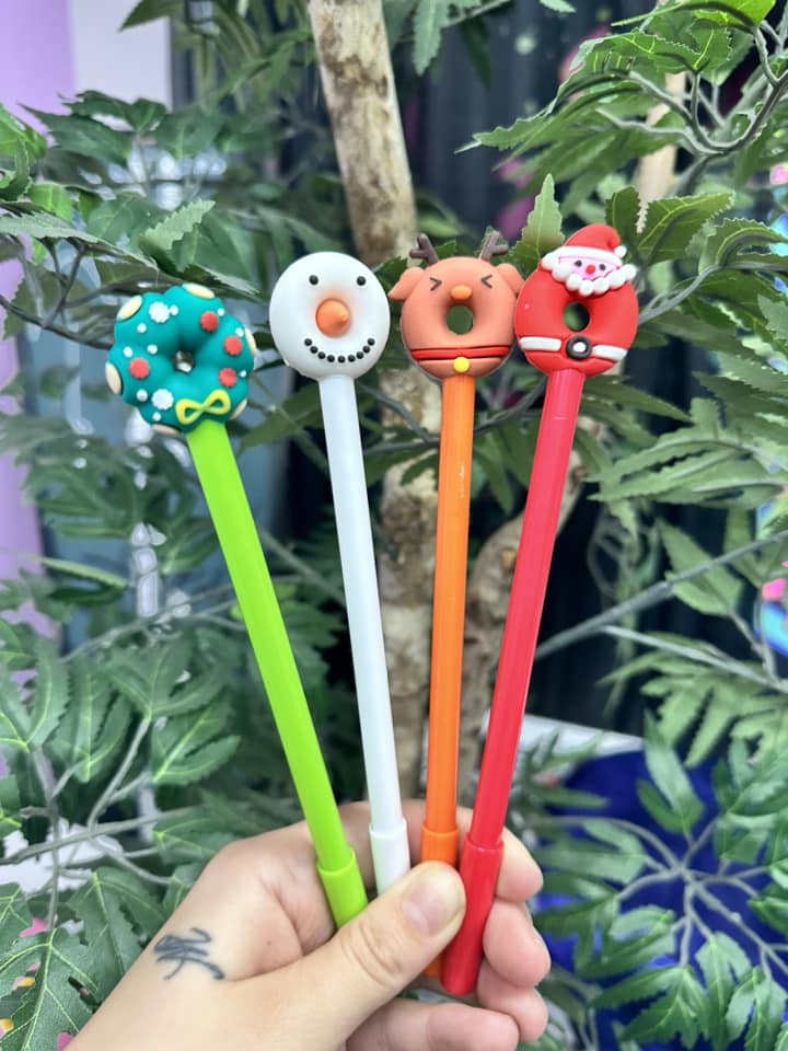 ROUND CHRISTMAS PENS